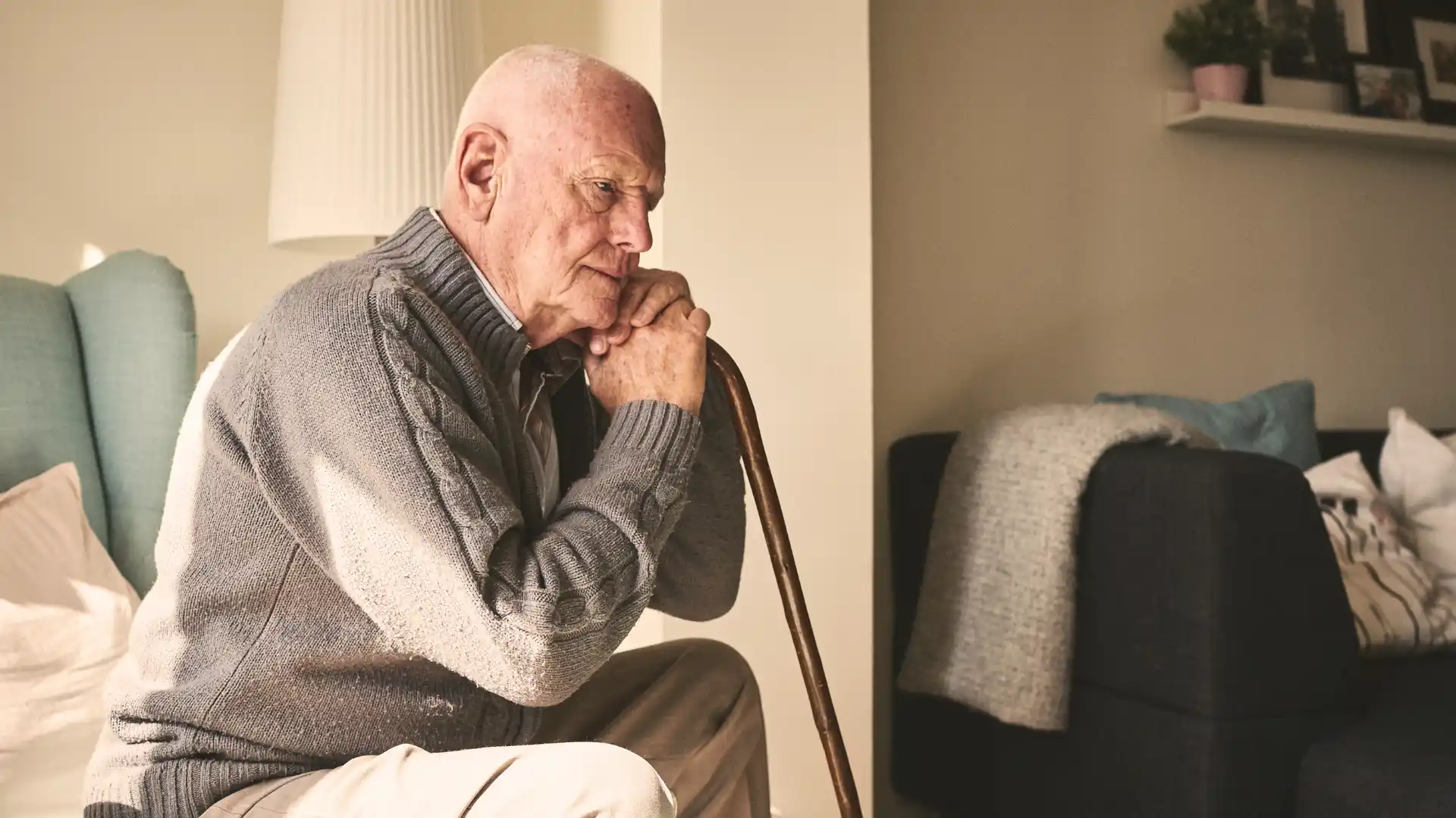 Síntomas y consecuencias de la soledad en personas mayores: Impacto en la salud y calidad de vida